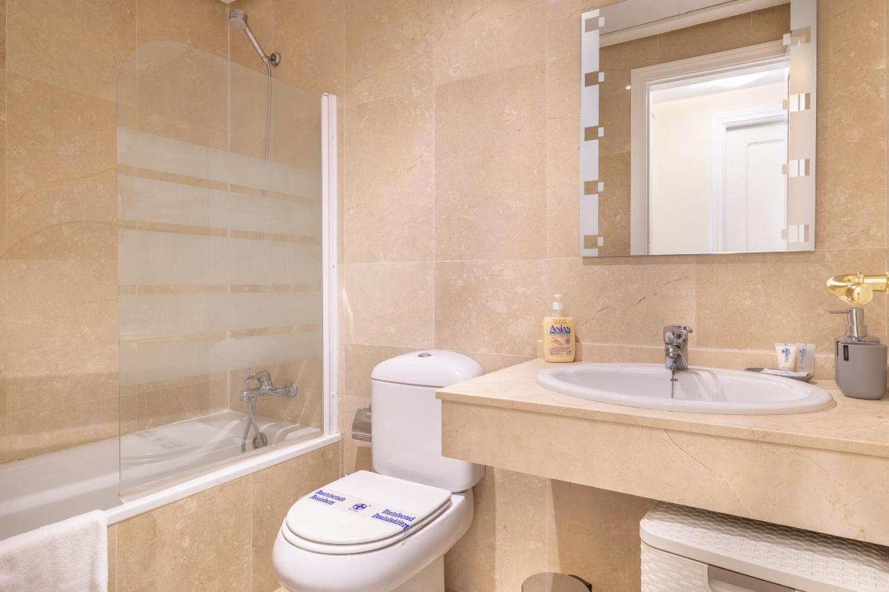 2261-Superb Apt On The Beach, On Duquesa Harbour Манилва Екстериор снимка
