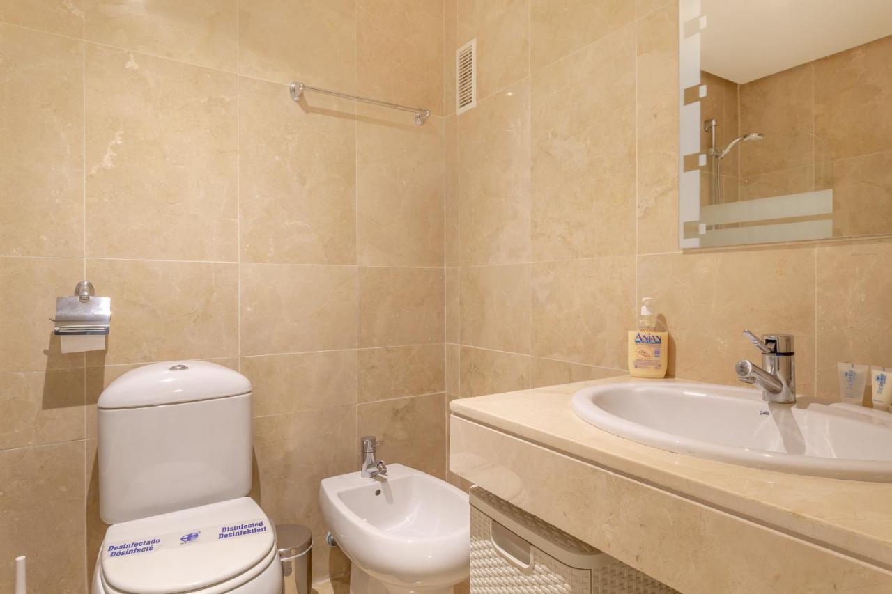 2261-Superb Apt On The Beach, On Duquesa Harbour Манилва Екстериор снимка