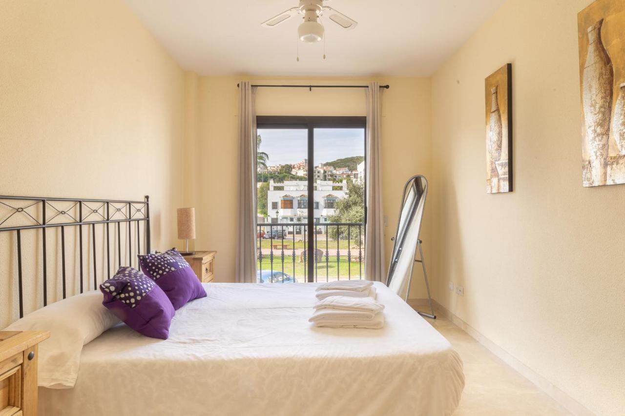 2261-Superb Apt On The Beach, On Duquesa Harbour Манилва Екстериор снимка