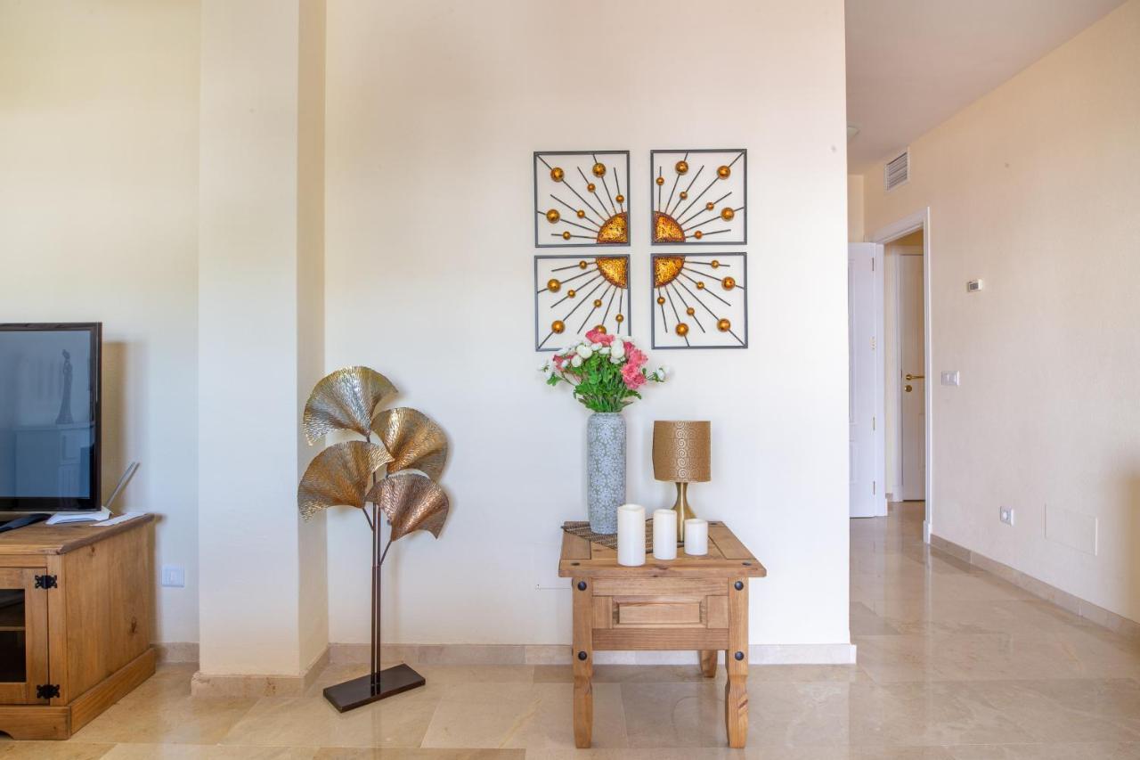 2261-Superb Apt On The Beach, On Duquesa Harbour Манилва Екстериор снимка