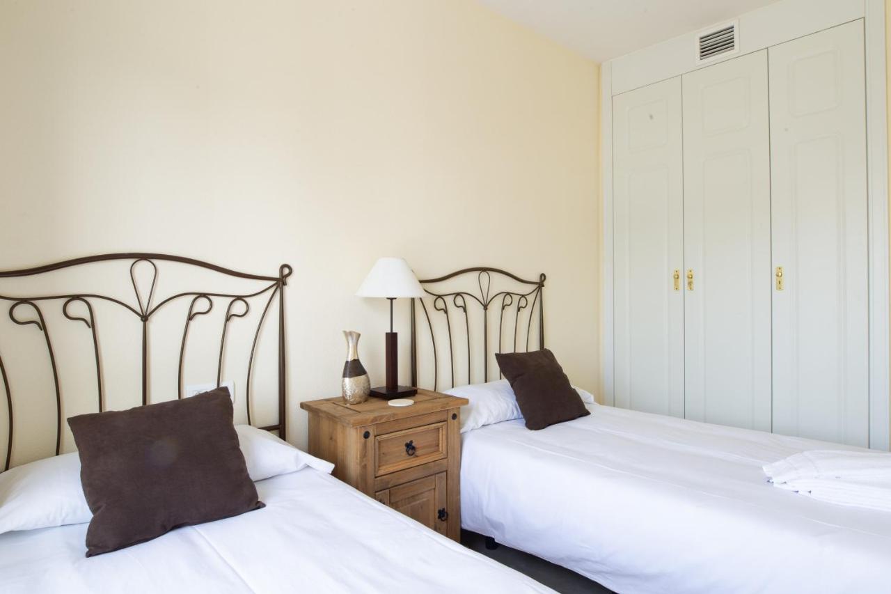 2261-Superb Apt On The Beach, On Duquesa Harbour Манилва Екстериор снимка