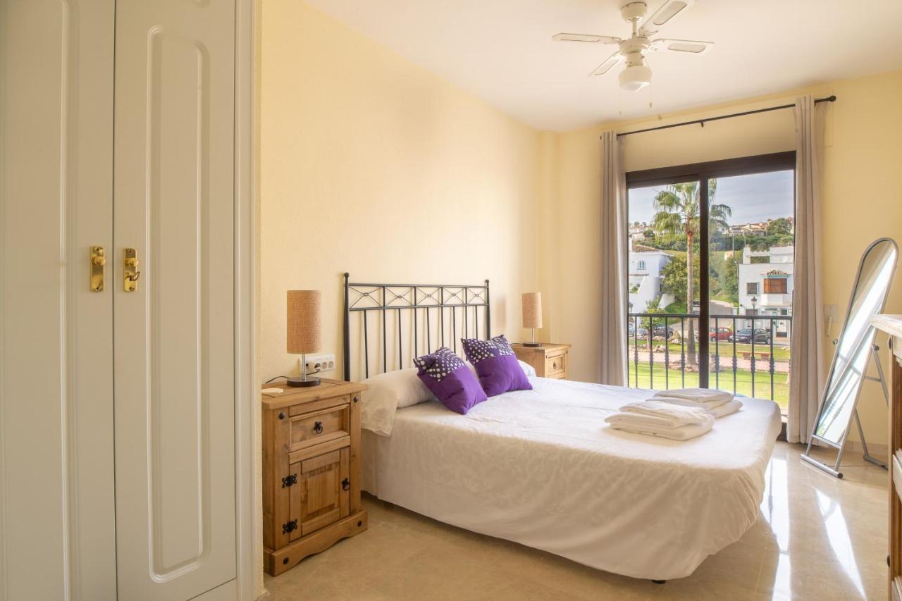 2261-Superb Apt On The Beach, On Duquesa Harbour Манилва Екстериор снимка