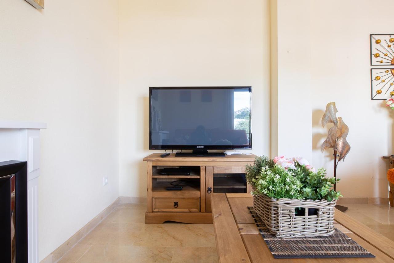 2261-Superb Apt On The Beach, On Duquesa Harbour Манилва Екстериор снимка
