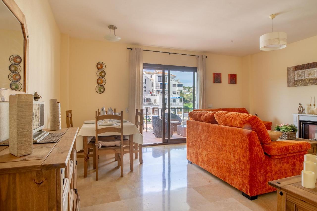 2261-Superb Apt On The Beach, On Duquesa Harbour Манилва Екстериор снимка