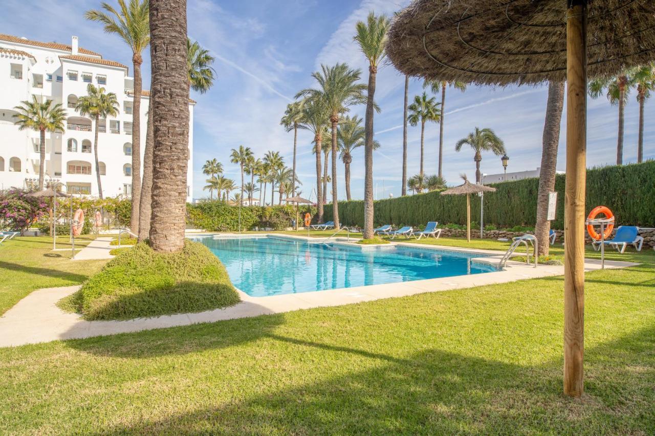 2261-Superb Apt On The Beach, On Duquesa Harbour Манилва Екстериор снимка