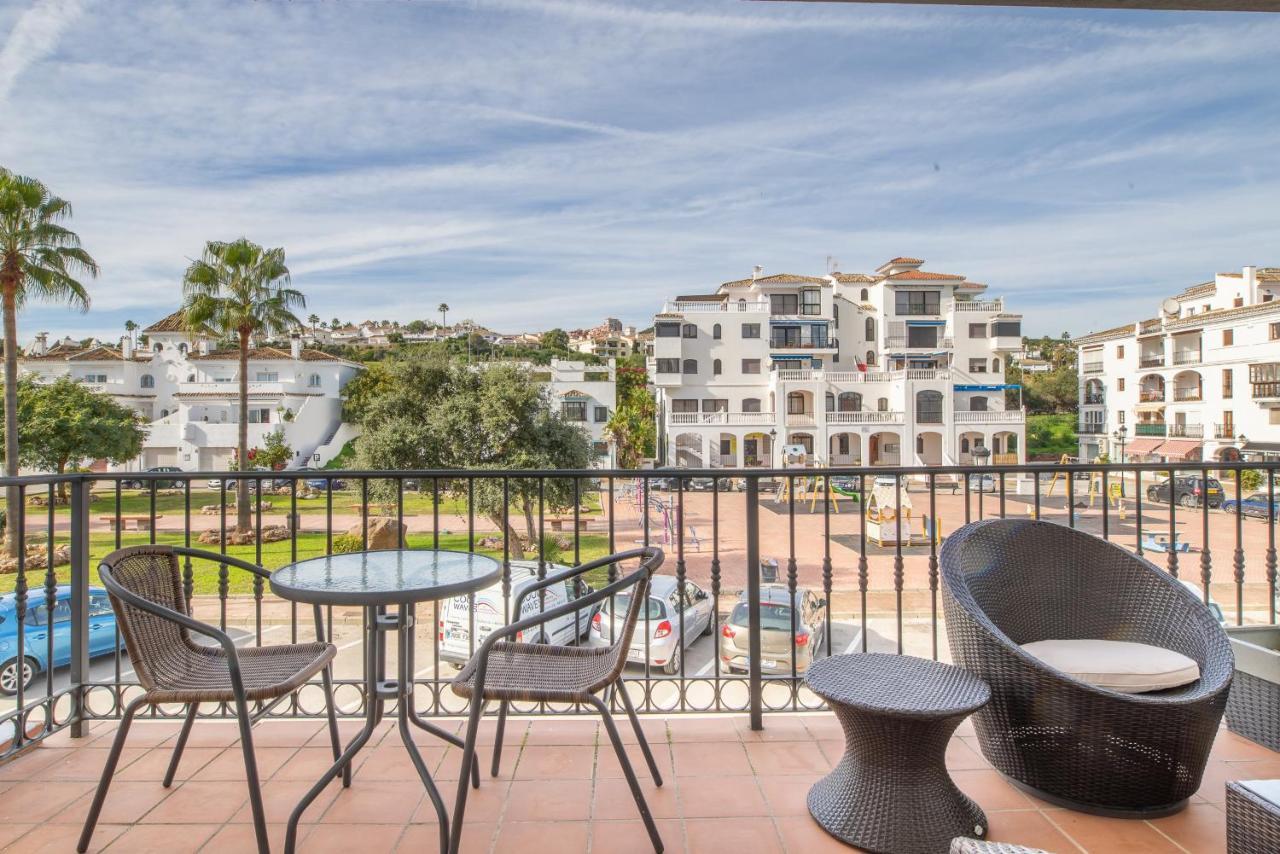 2261-Superb Apt On The Beach, On Duquesa Harbour Манилва Екстериор снимка