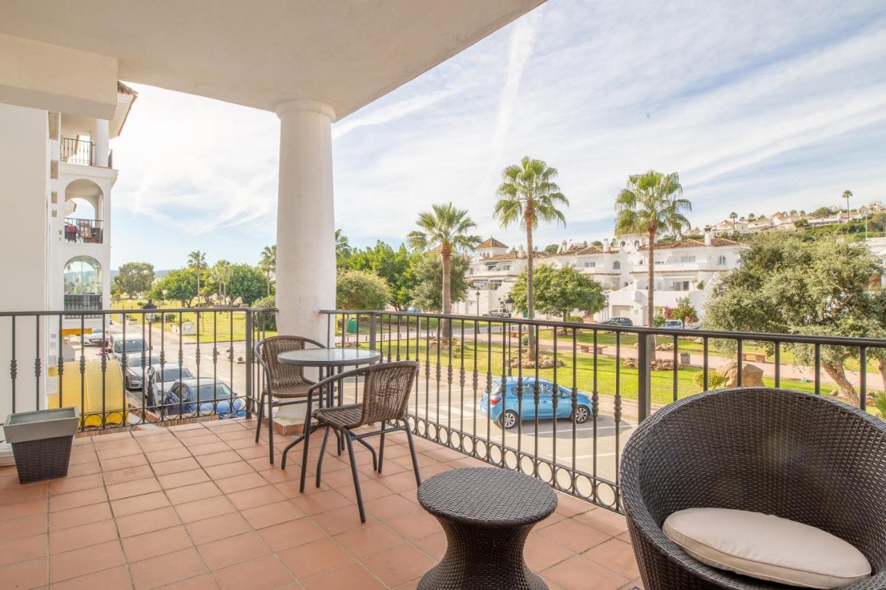 2261-Superb Apt On The Beach, On Duquesa Harbour Манилва Екстериор снимка