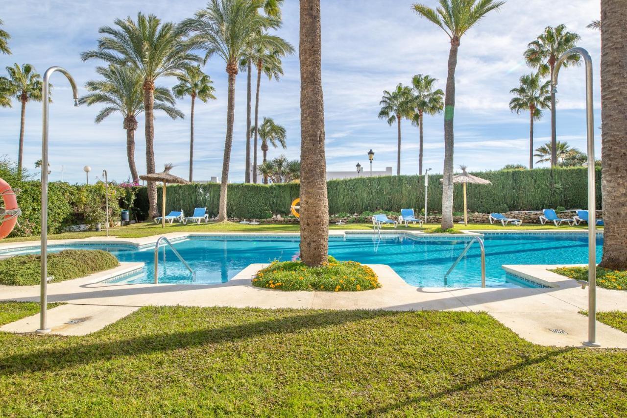 2261-Superb Apt On The Beach, On Duquesa Harbour Манилва Екстериор снимка
