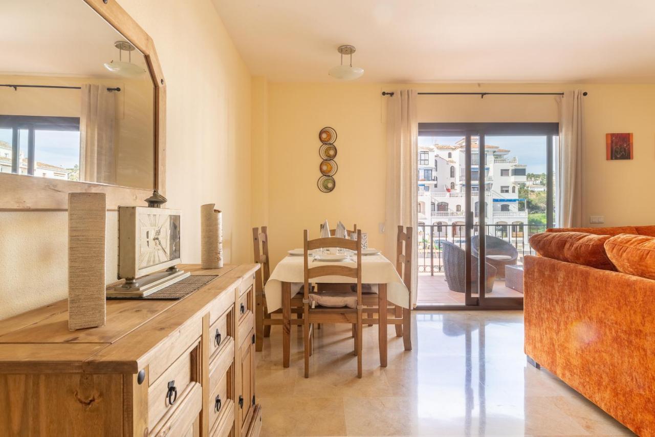 2261-Superb Apt On The Beach, On Duquesa Harbour Манилва Екстериор снимка
