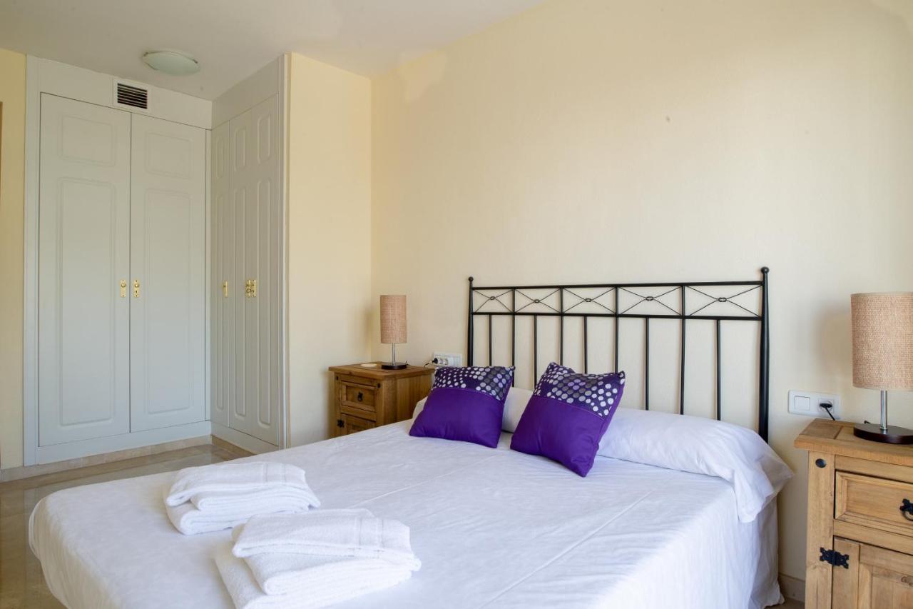 2261-Superb Apt On The Beach, On Duquesa Harbour Манилва Екстериор снимка