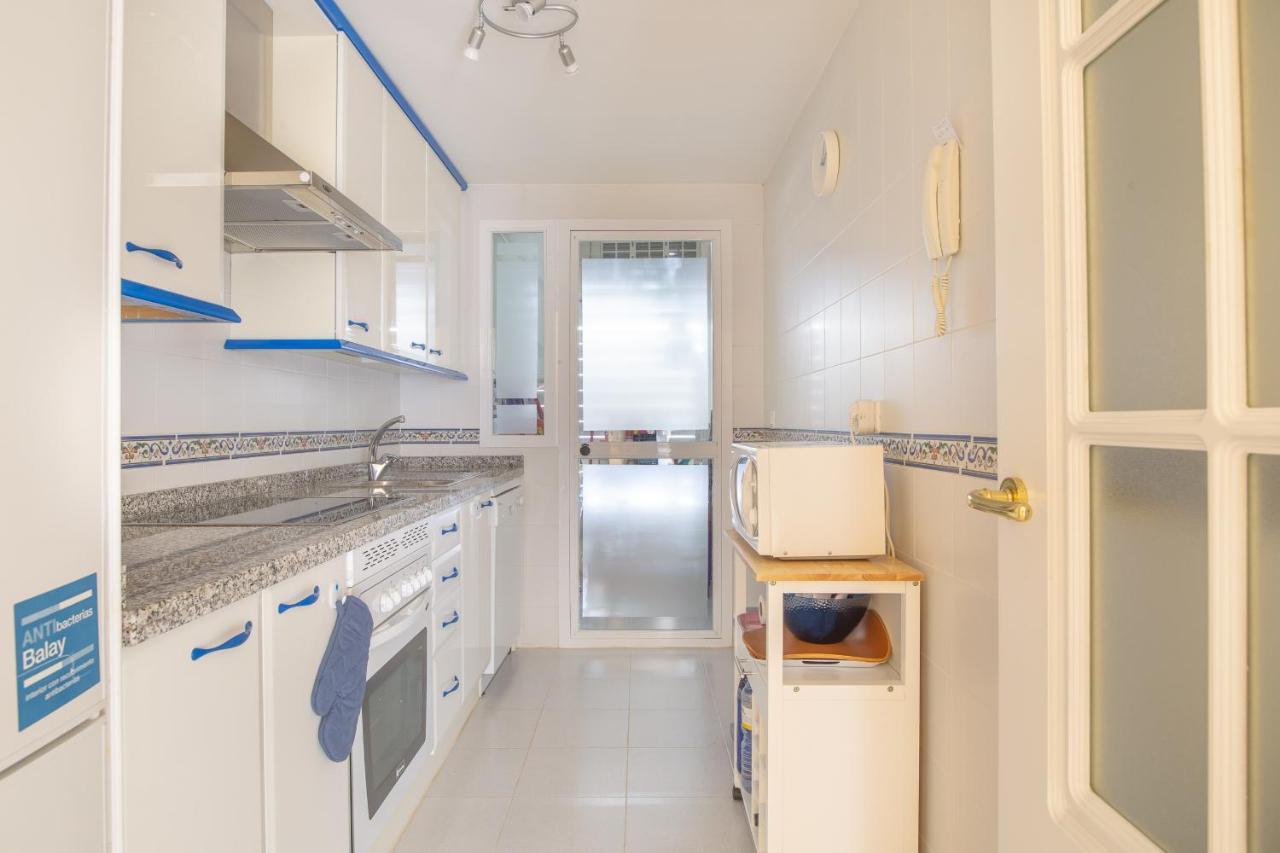 2261-Superb Apt On The Beach, On Duquesa Harbour Манилва Екстериор снимка